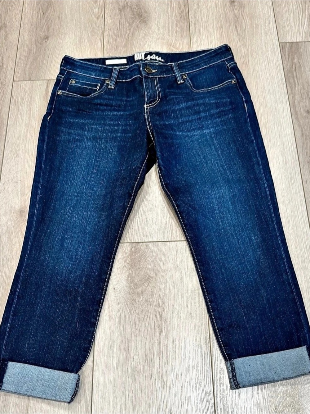 Kut from the Kloth Katy Boyfriend Petite Boyfriend Capri Jeans in Blue Like New
